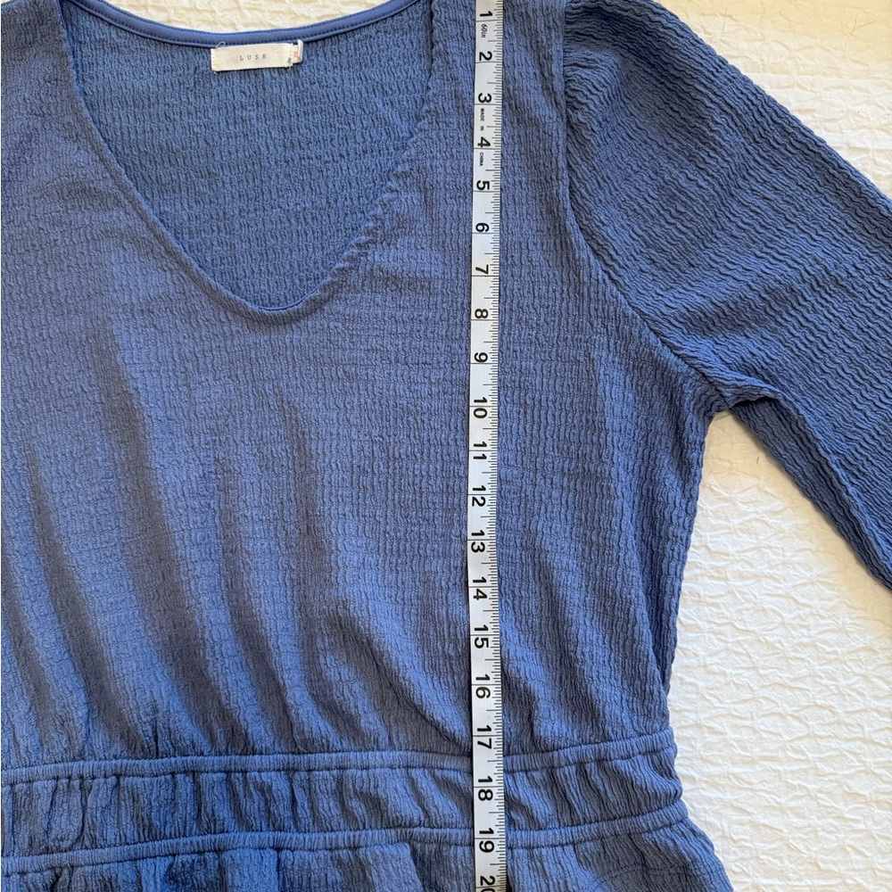 Lush Blue Blouse with Elegant Design - Picture 5 of 9